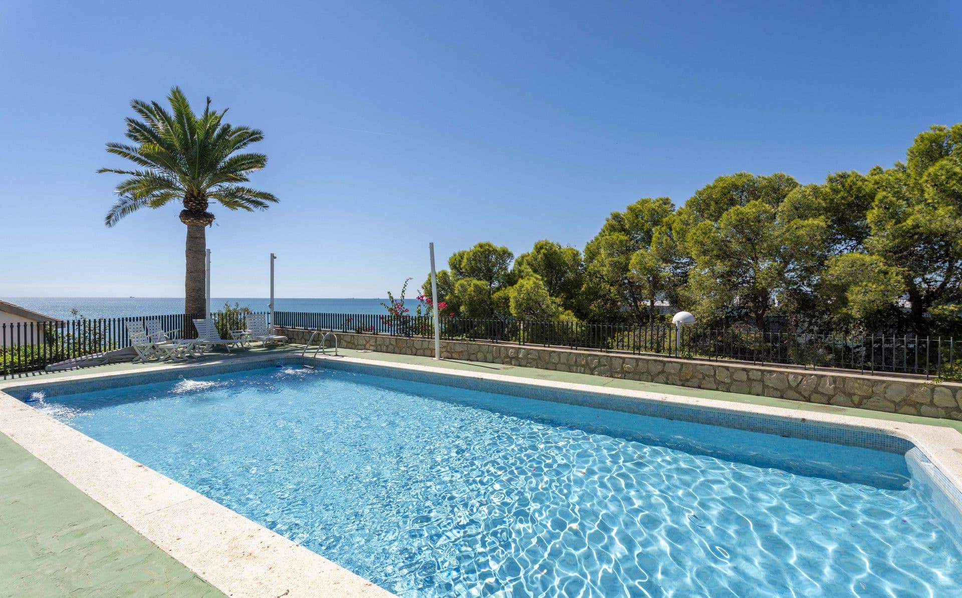 Villa with direct sea views in Bellver Playetes, Benicassim, for sale.