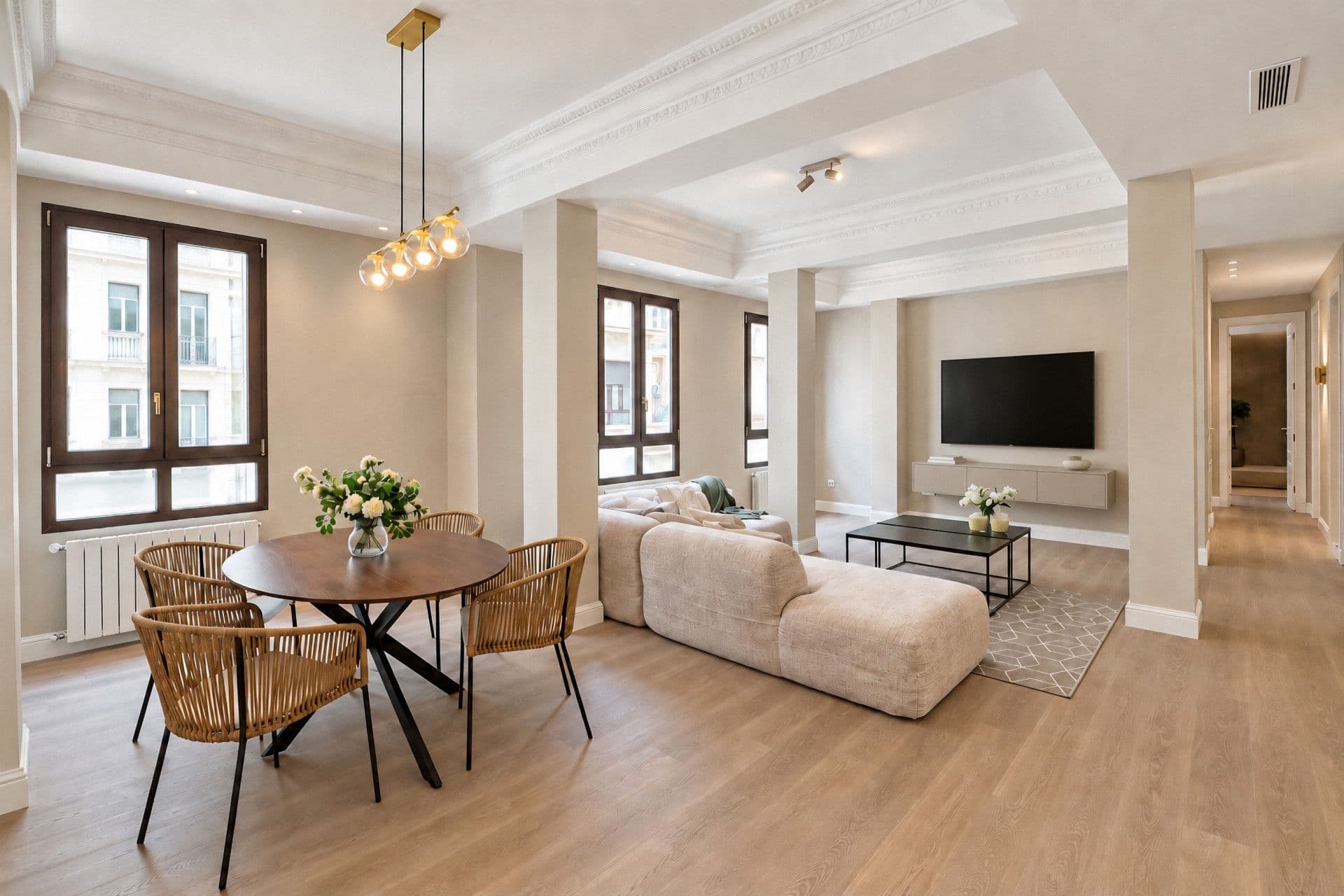 Brand new renovated apartment next to Plaza del Ayuntamiento in Valencia.